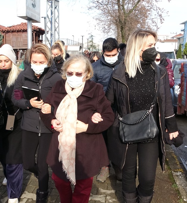 Seren Serengil: Ece hiç iyi değil doktoru uyardı - Resim: 4