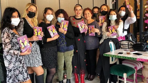 Hande Ertekin'den Altıncı Göz için ilk imza günü - Resim: 1