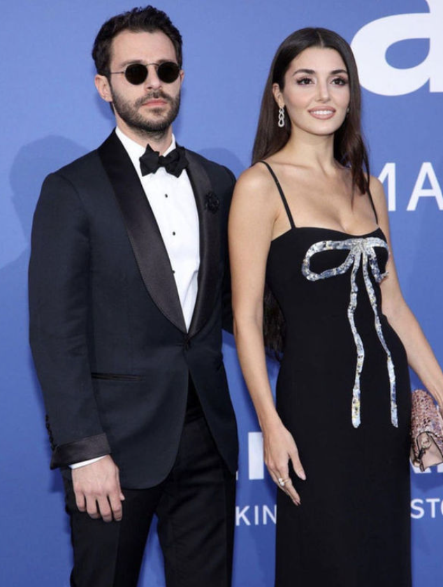 Hande Erçel'in siyah deri elbisesi çok beğenildi! Paris Moda Haftası'na pozları damga vurdu - Resim: 3