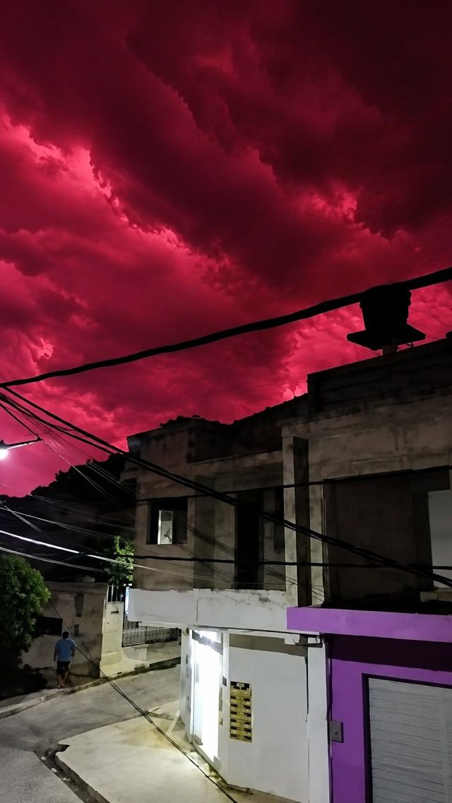 Kolombiya'da depremden bir hafta sonra gökyüzü kızıla büründü! Görüntüler dikkat çekti - Fotoğraf: 3