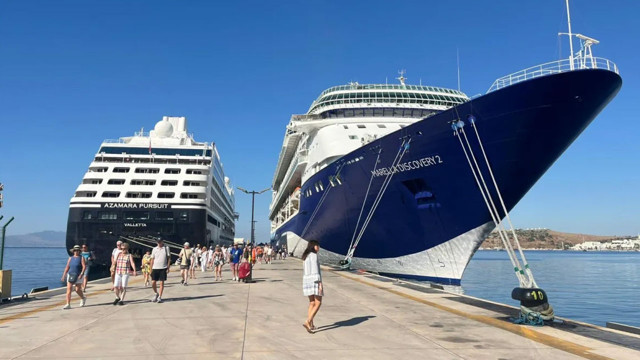 Bodrum'a 2 gemi ile 2 bin 609 turist geldi