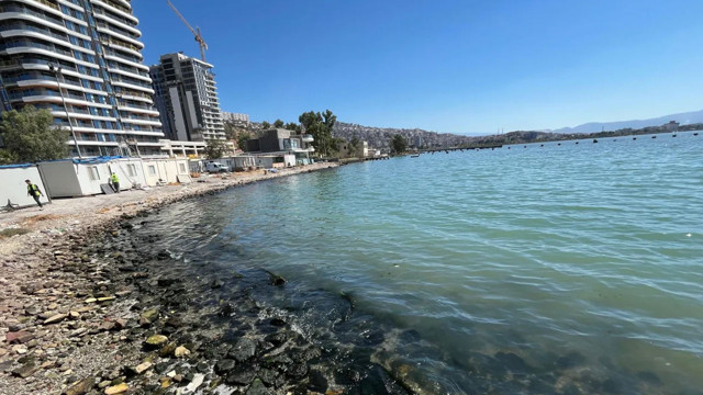 İzmir Körfezi'nin kokusu vatandaşı bezdirdi: İnsan burada durmak istemiyor