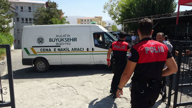 Malatya'da feci kaza: Operatör iş makinesinin altında kalarak can verdi