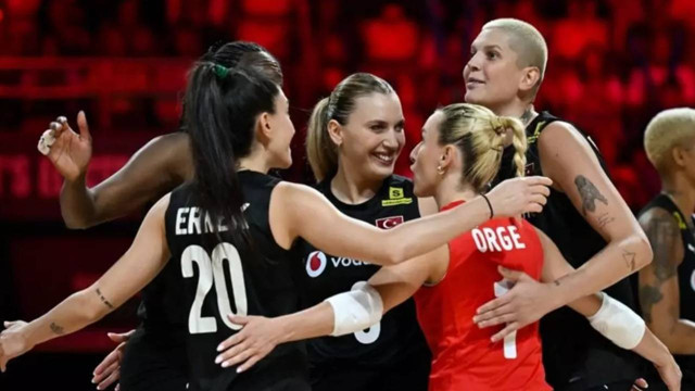 Liderlik maçına çıkacağız!  Filenin Sultanları Bulgaristan'ı mağlup etti