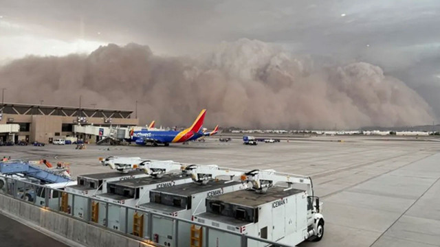 Arizona’yı dev kum fırtınası vurdu