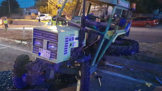 Samsun'daki kazada otomobil ile traktör çarpıştı