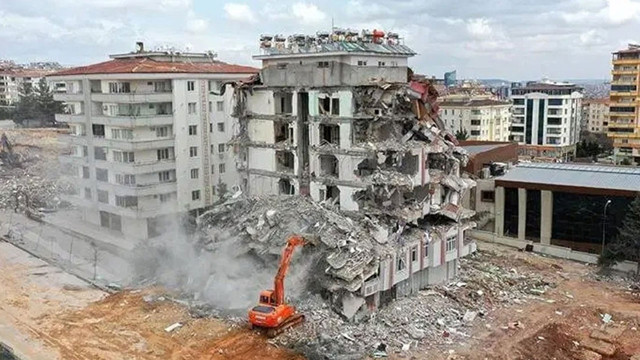 Deprem davalarında bir ilk: Kamu görevlisinin firari olduğu ortaya çıktı