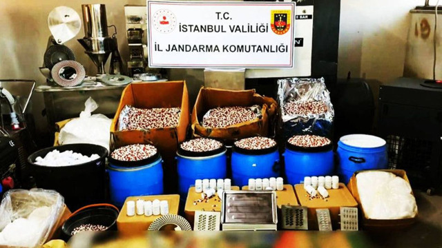 Zeytinburnu ve Sarıyer'de operasyon: 847 bin 600 uyuşturucu hap ele geçirildi