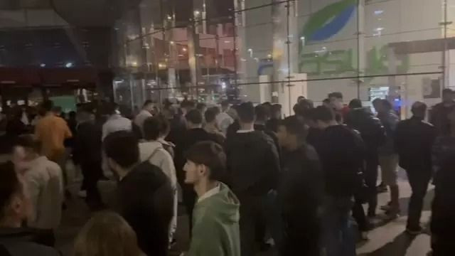 120 bin TL'lik nöbet: İPhone 16 için geceden kuyruğa girdiler - Resim: 2