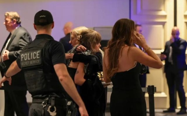 Donald Trump'a silahlı saldırı girişimi! Apar topar salondan çıkarıldı… - Fotoğraf: 7