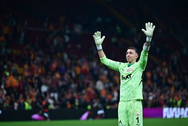 Fernando Muslera'ya Arjantin'den sürpriz teklif; Önümüzdeki günlerde netleşecek - Fotoğraf: 3