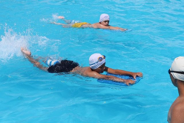 Sultangazi’de çocuklara yüzme eğitimi veriliyor - Resim: 2