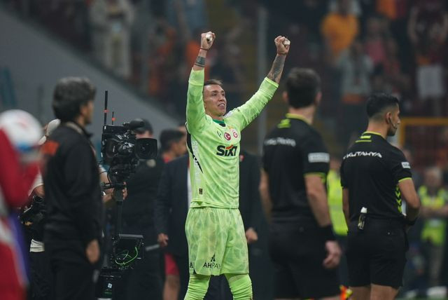 Fernando Muslera'ya Arjantin'den sürpriz teklif; Önümüzdeki günlerde netleşecek - Fotoğraf: 6