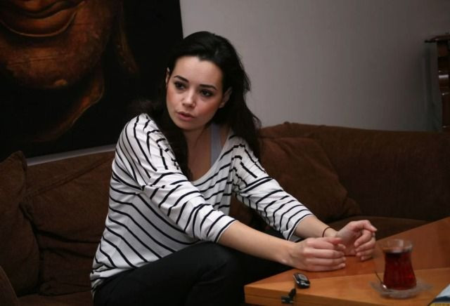 Eski halini unutun: İmaj değiştiren Özgü Namal bambaşka biri oldu - Resim: 2