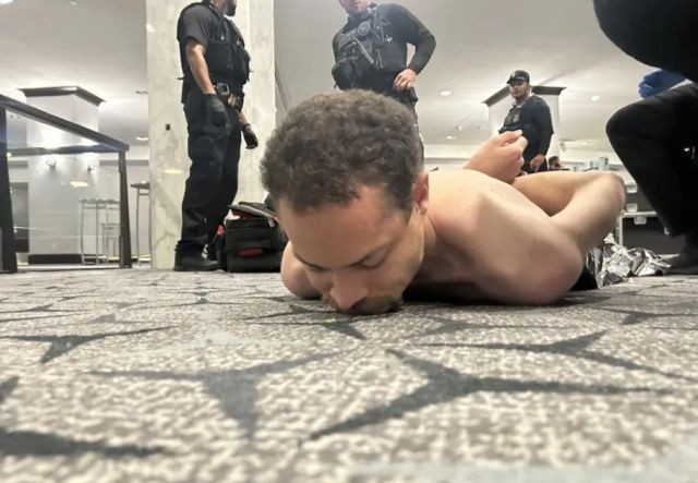 Donald Trump'a silahlı saldırı girişimi! Apar topar salondan çıkarıldı… - Fotoğraf: 4