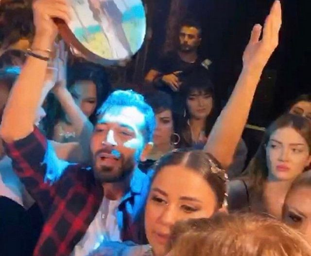 Danla Bilic ve Aşkım Kapışmak aynı fotoğrafta - Fotoğraf: 3