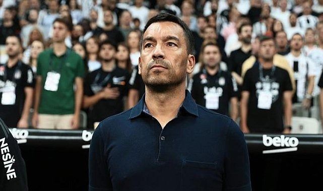 Van Bronckhorst, Frankfurt maçı öncesi açıkladı: Sürpriz bir kadro çıkabilir! - Resim: 1