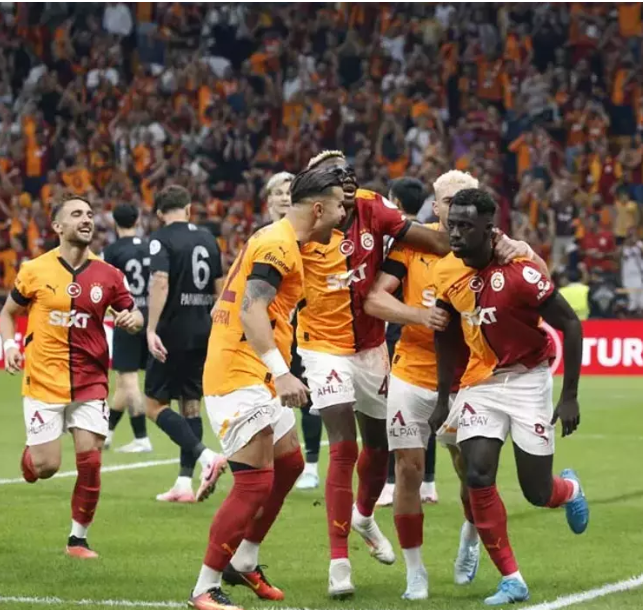 Galatasaray maçında tartışma yaratan pozisyon - Resim: 1
