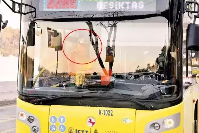 Ünlü oyuncu halk otobüsüne binerken görüntülendi: "Uzun zamandır işim yok" demişti - Resim: 1
