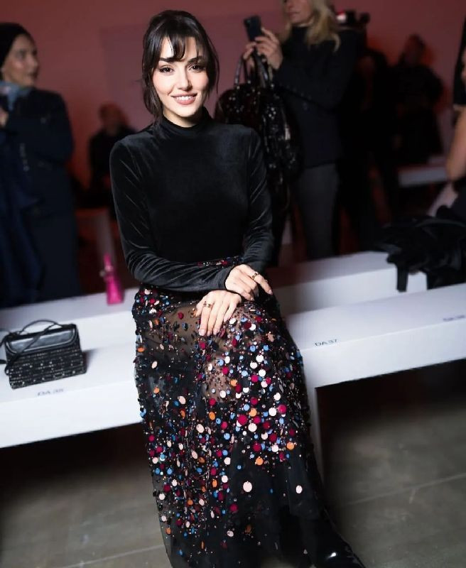 Hande Erçel Paris'i salladı! Yeni imajı tam not aldı - Resim: 2