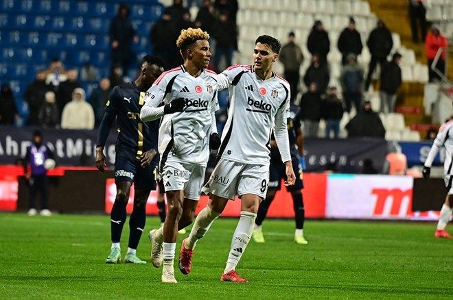 Sergen Yalçın’dan Solskjaer’e şok çıkış: “Beşiktaş’ta kalamaz, kendime yer yapmıyorum!” - Resim: 1