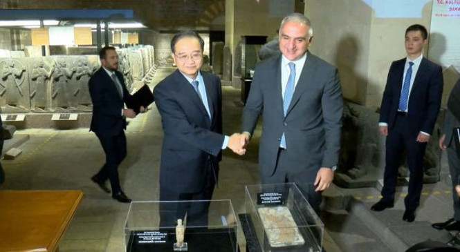 Türkiye 2 tarihi eseri Çin'e iade etti - Resim : 1