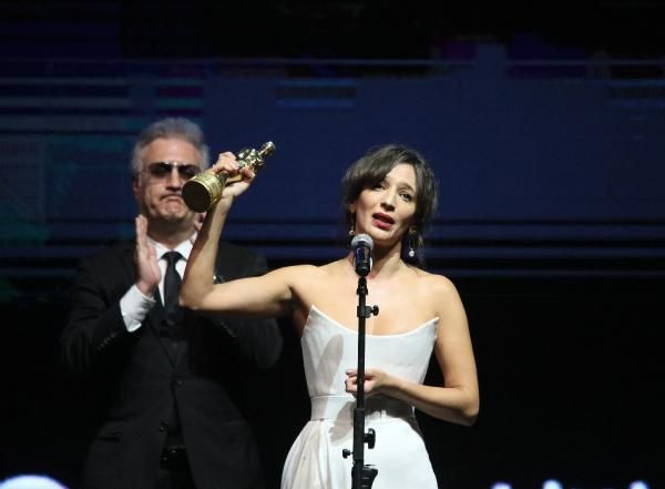 Oyuncu Nihal Yalçın'dan Tamer Karadağlı taklidi - Resim : 2