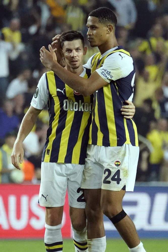 20 dakika topa dokunmadı, futbolu unutmuş! - Fotoğraf: 6