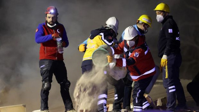 Konya'da 4 katlı bina çöktü - Resim : 4