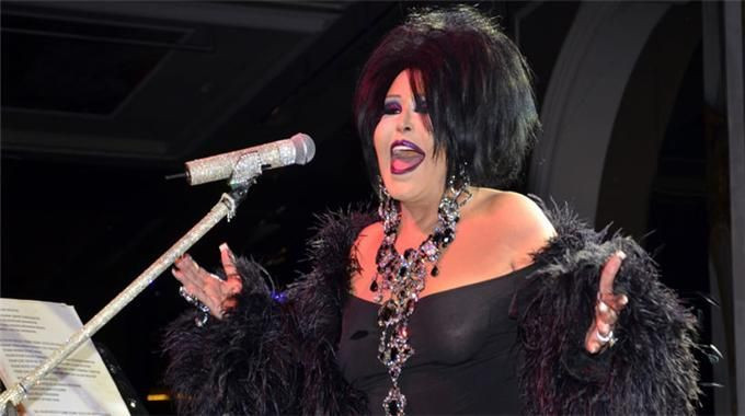 Bülent Ersoy'dan yeni akıma tepki! "Ben yaşsız bir kadınım" - Resim: 1