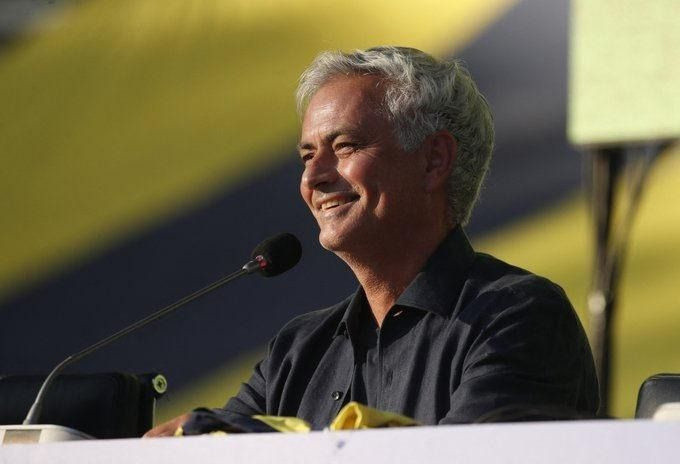 Kadıköy'de Jose Mourinho coşkusu: İmza töreninde çok konuşulacak sözler! - Fotoğraf: 2