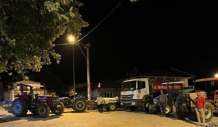 Bursa’da ekipler ve gönüllüler, sınıra yaklaşan yangın nedeniyle teyakkuzda - Resim: 1