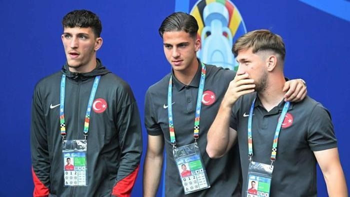 Fenerbahçe'den Beşiktaşlı ve Galatasaraylıları üzecek transferler: Mourinho iki süper yıldızı ikna etti! - Resim: 4