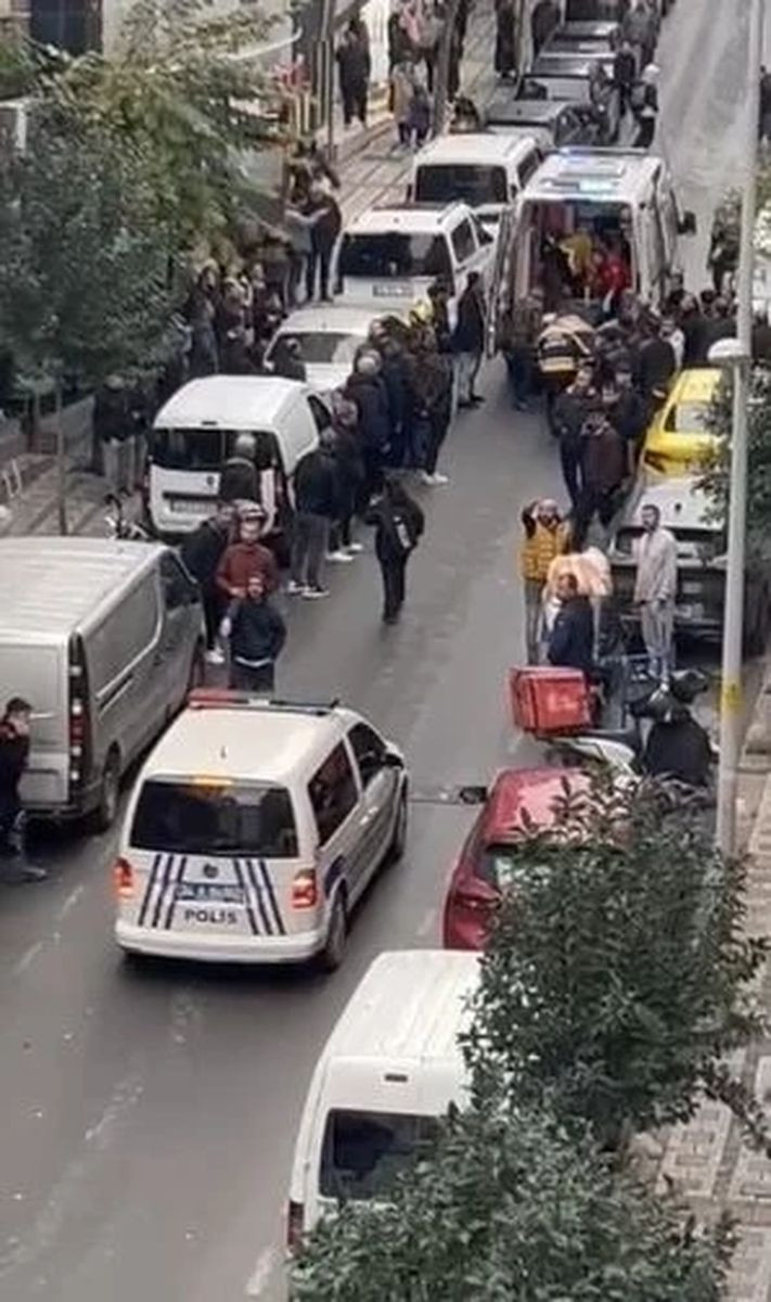 Zeytinburnu’nda park yeri kavgası kanlı bitti! Mahalle savaş alanına döndü: Ölü ve yaralı var - Resim: 4