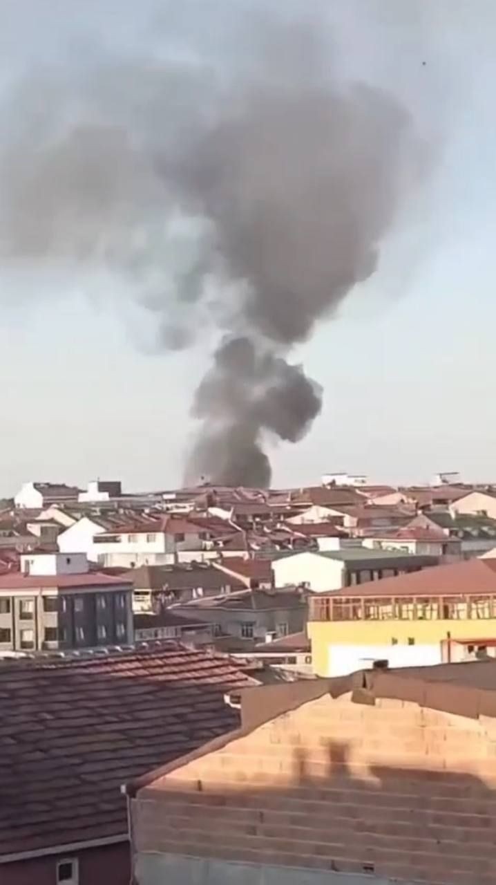 Sultangazi’de gecekonduda çıkan yangın itfaiye tarafından söndürüldü - Resim: 3