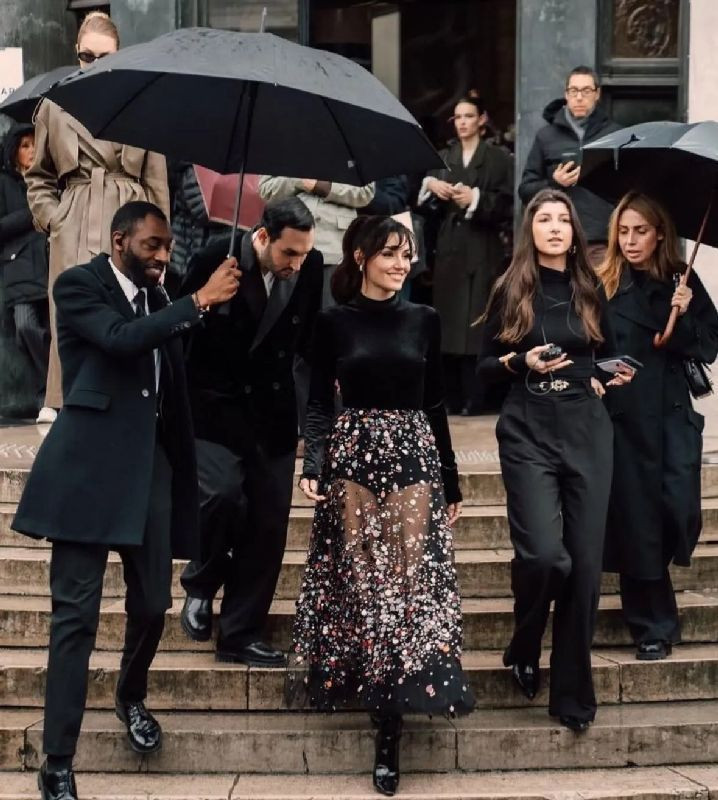 Hande Erçel Paris'i salladı! Yeni imajı tam not aldı - Resim: 3