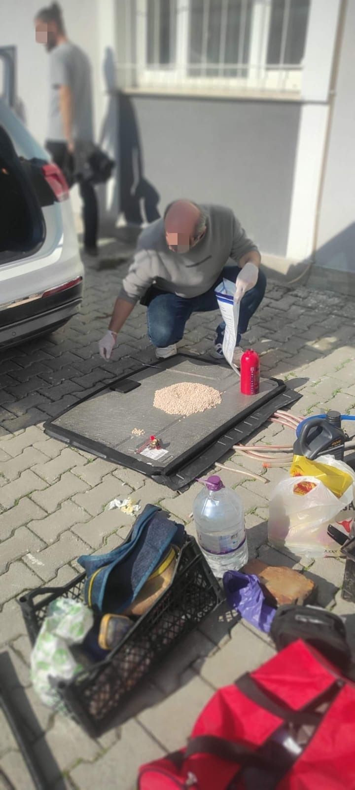 Şüphe üzerine durdurulan araçta 5 bin 526 adet uyuşturucu ecza ele geçirildi - Resim: 2