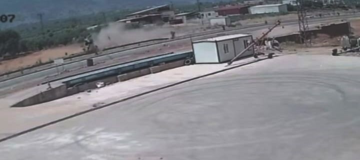 Takla atan hafif ticari aracın sürücüsü öldü - Resim: 1