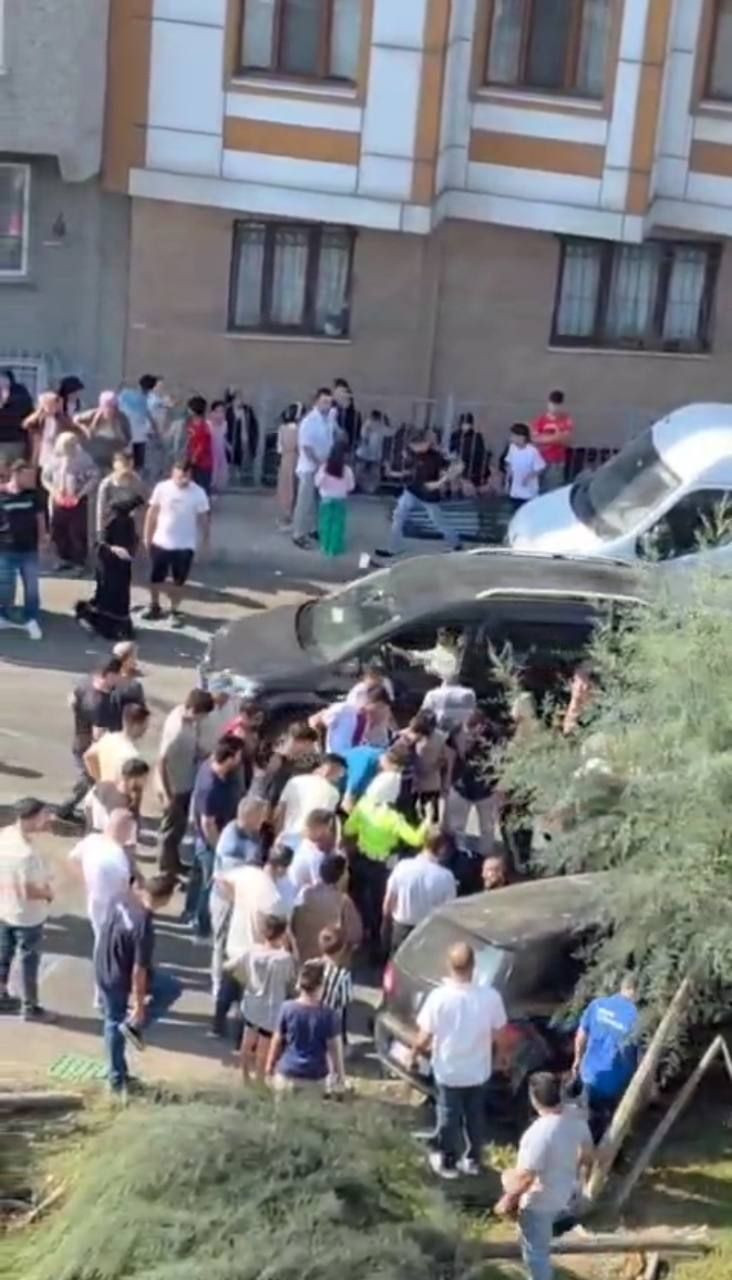 Refüjü aşarak demir korkuluklara çarptı - Resim: 2