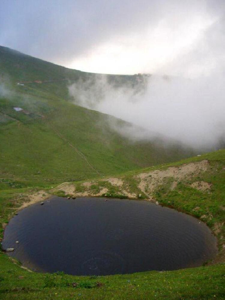 Gümüşhane'de 12 bin yıllık Dipsiz Göl 'valilik izinli' define kazısı ile kurutuldu - Resim: 1