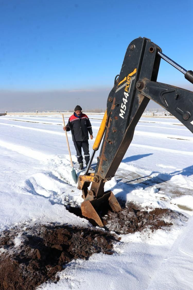 Kara kış hazırlığı: Erzurum'da 500 kişilik toplu mezar kazıldı - Resim: 1