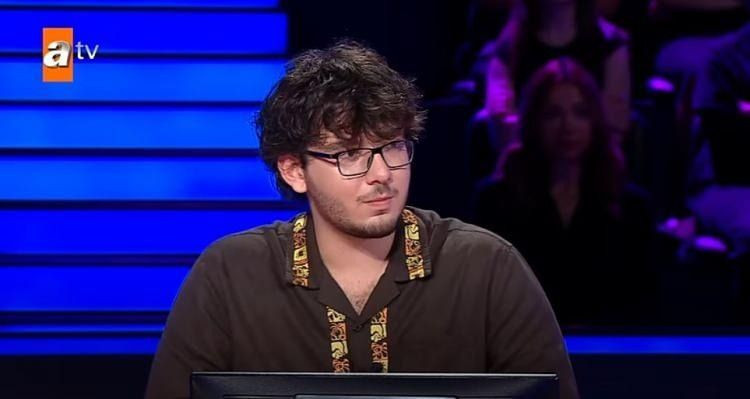 O cevap Milyoner'e damga vurdu: İşte Oktay Kaynarca'nın yarışmada kahkaha attığı anlar! - Resim: 1