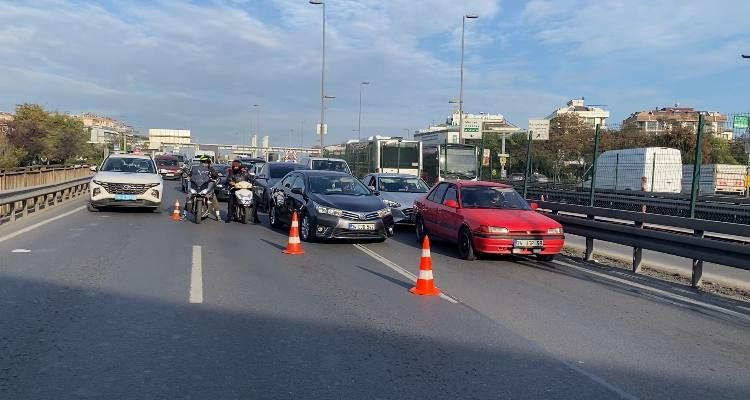 Bakırköy'de vinç parçası yüklü TIR köprüye sıkıştı - Resim: 3