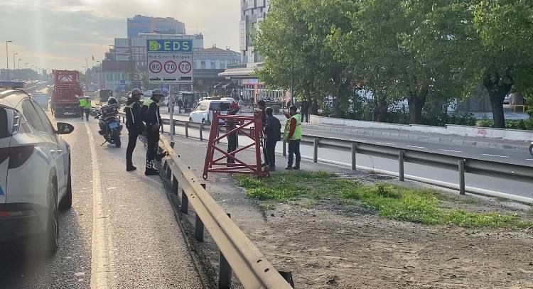 Bakırköy'de vinç parçası yüklü TIR köprüye sıkıştı - Resim: 4