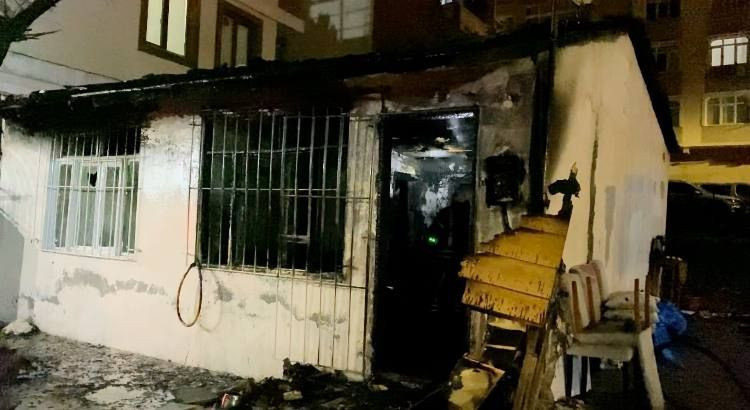 Bağcılar'da gecekondu yangını: Anne ve 4 çocuğu dumandan etkilendi - Resim: 3