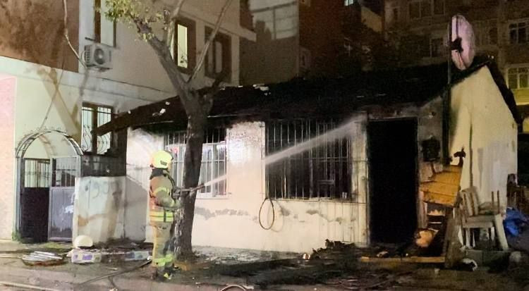 Bağcılar'da gecekondu yangını: Anne ve 4 çocuğu dumandan etkilendi - Resim: 4