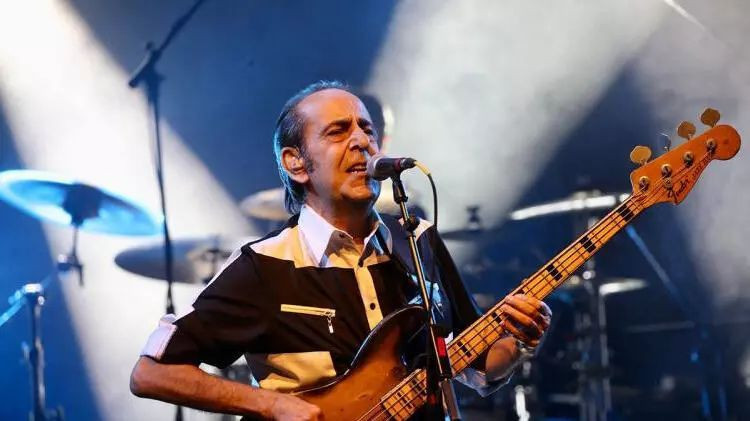 Özkan Uğur'un vefatı ünlüleri yasa boğdu - Fotoğraf: 13