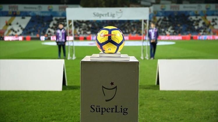 Süper Lig'de sezonun en iyi oyuncuları seçildi: Dzeko, İcardi'ye fark attı! - Resim: 1