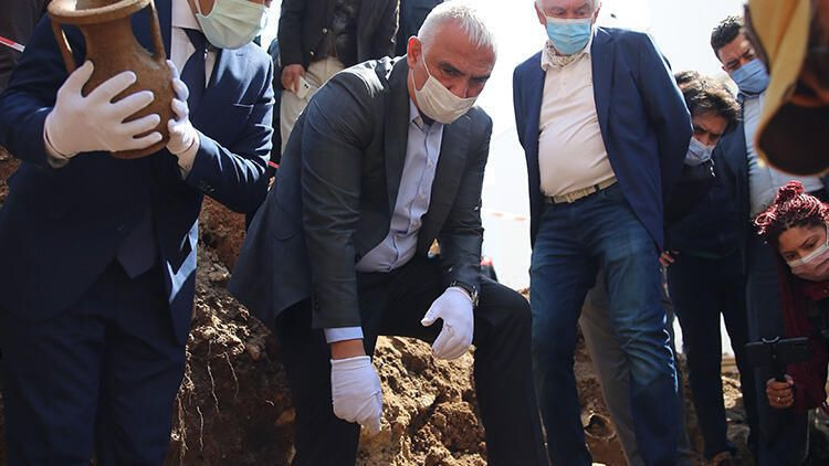 Bodrum'da 2 bin 400 yıllık lahit kapağı açıldı! Bakan Ersoy'dan ilk açıklama - Resim: 1