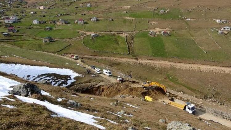 Gümüşhane'de 12 bin yıllık Dipsiz Göl 'valilik izinli' define kazısı ile kurutuldu - Resim: 4